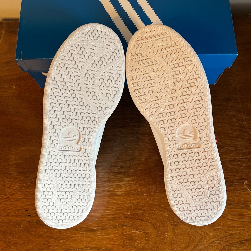 ADIDAS Women's Stan Smith White / Red Heart Shoes - Picture 8 of 10